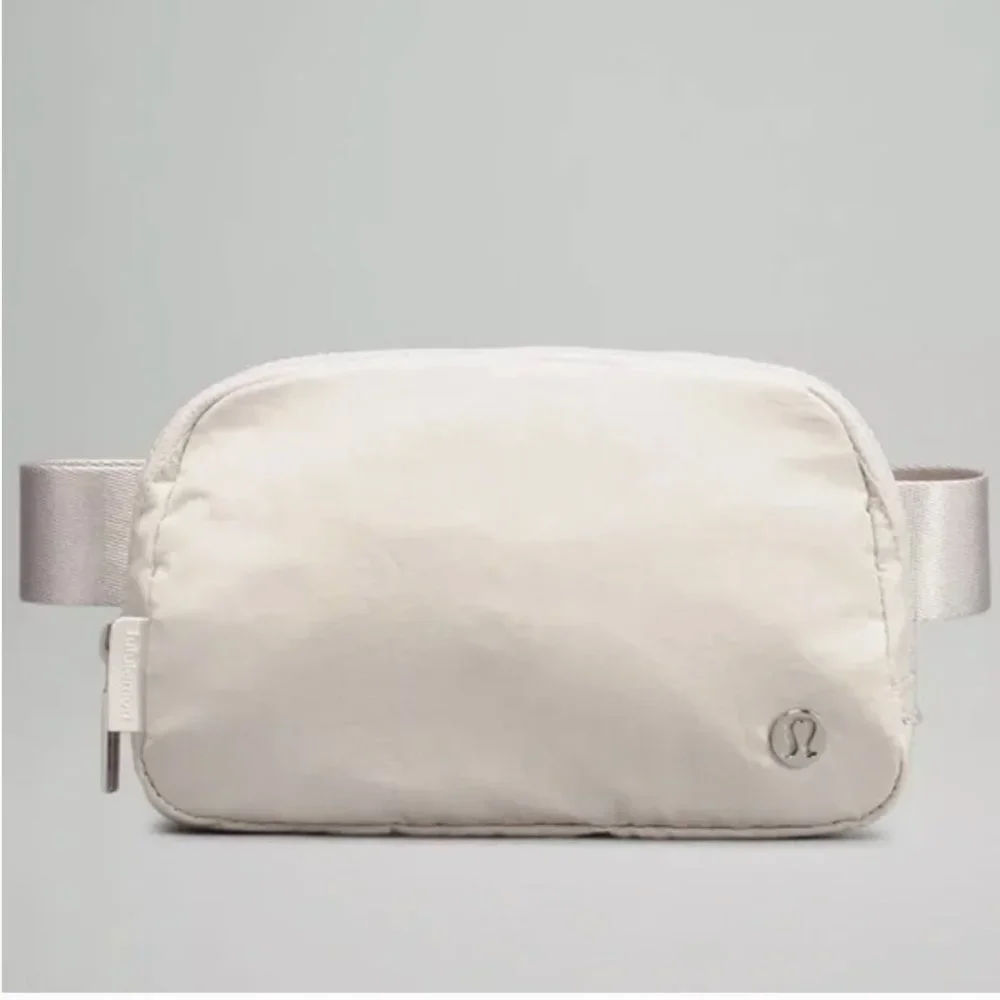 NWT Lululemon Everywhere Belt Bag Opal White - Picture 1 of 8